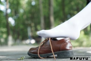 神楽板真冬系列-少女と自然と白い靴下套图-萌心次元|MoxACG.Moe